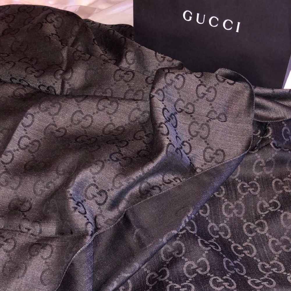100% AUTHENTIC GUCCI SCARF